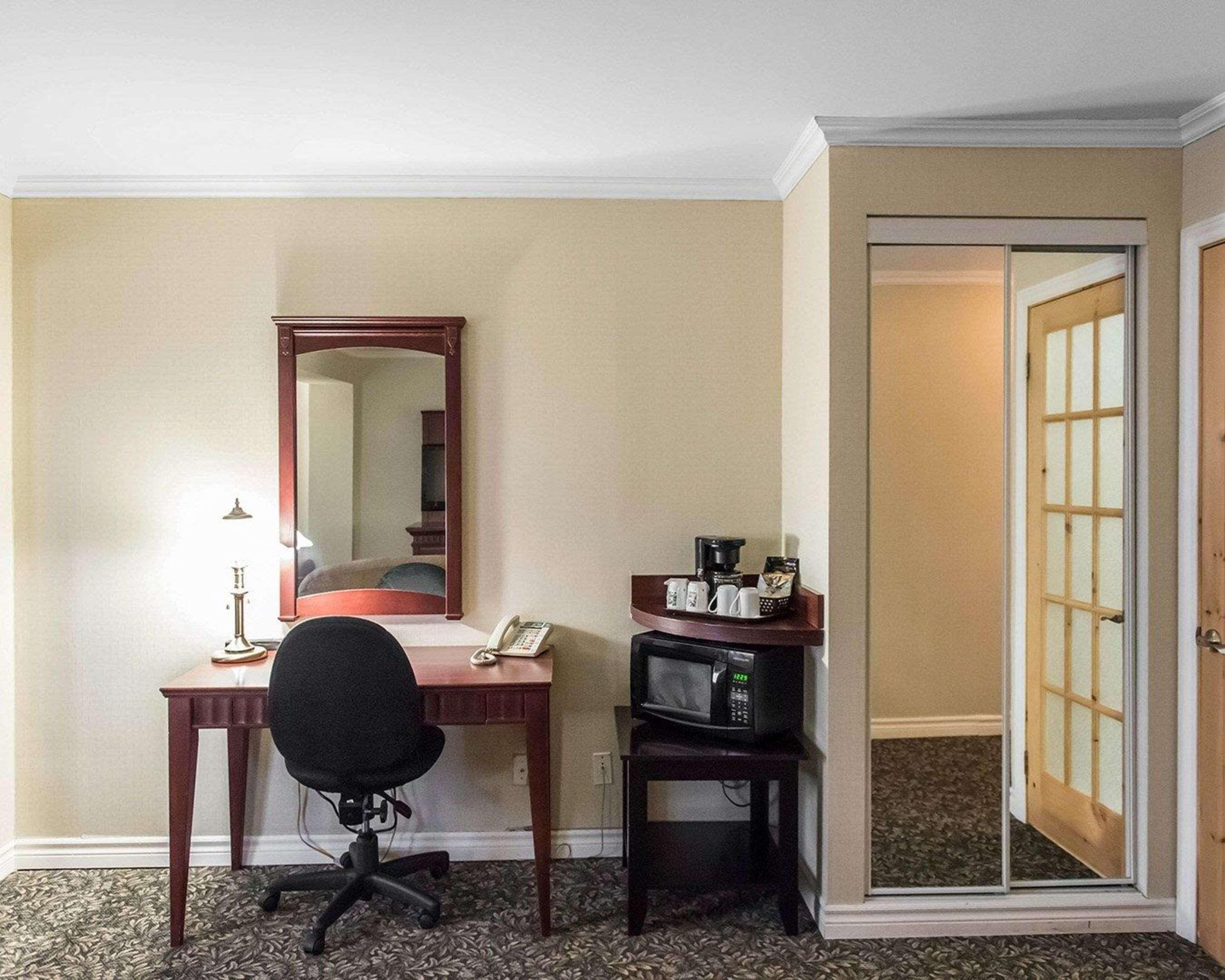 Quality Inn Mont-Laurier Zewnętrze zdjęcie