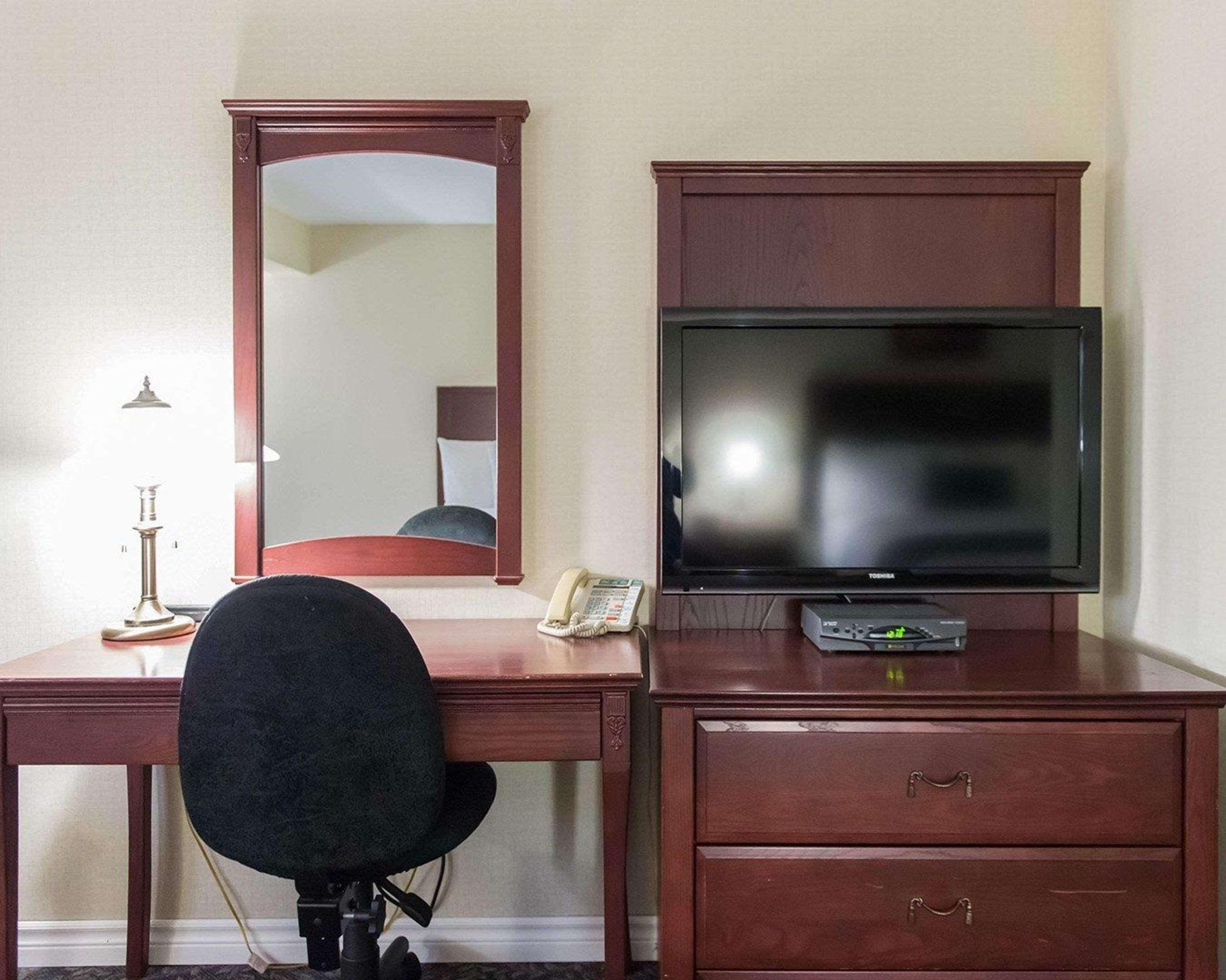 Quality Inn Mont-Laurier Zewnętrze zdjęcie