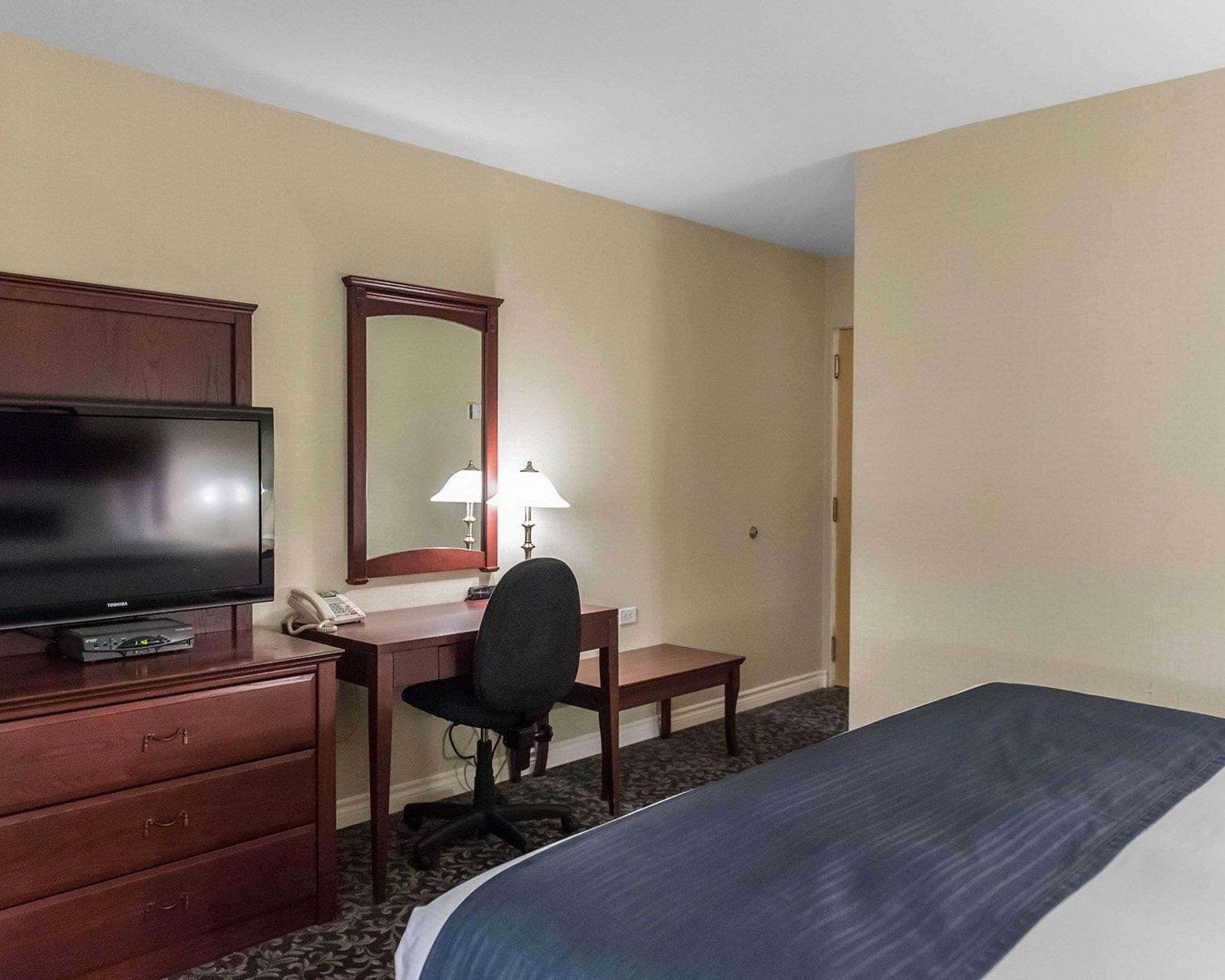 Quality Inn Mont-Laurier Zewnętrze zdjęcie