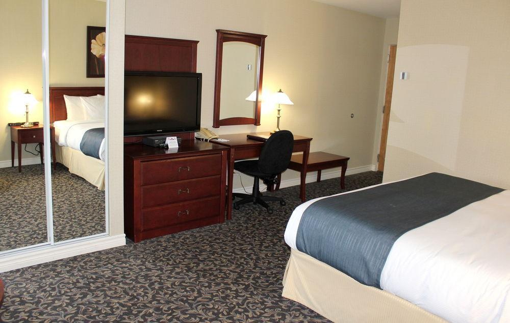 Quality Inn Mont-Laurier Zewnętrze zdjęcie