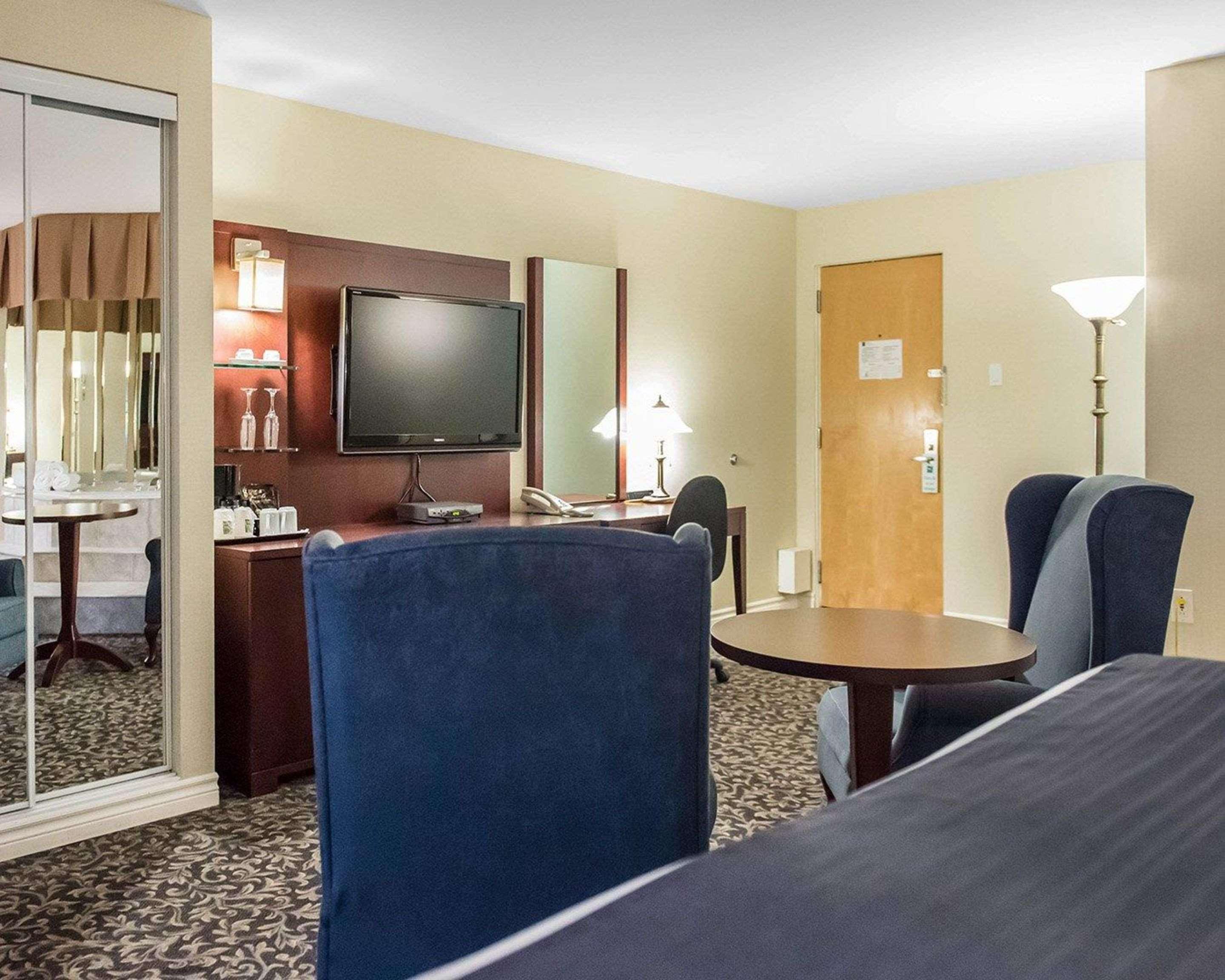 Quality Inn Mont-Laurier Zewnętrze zdjęcie