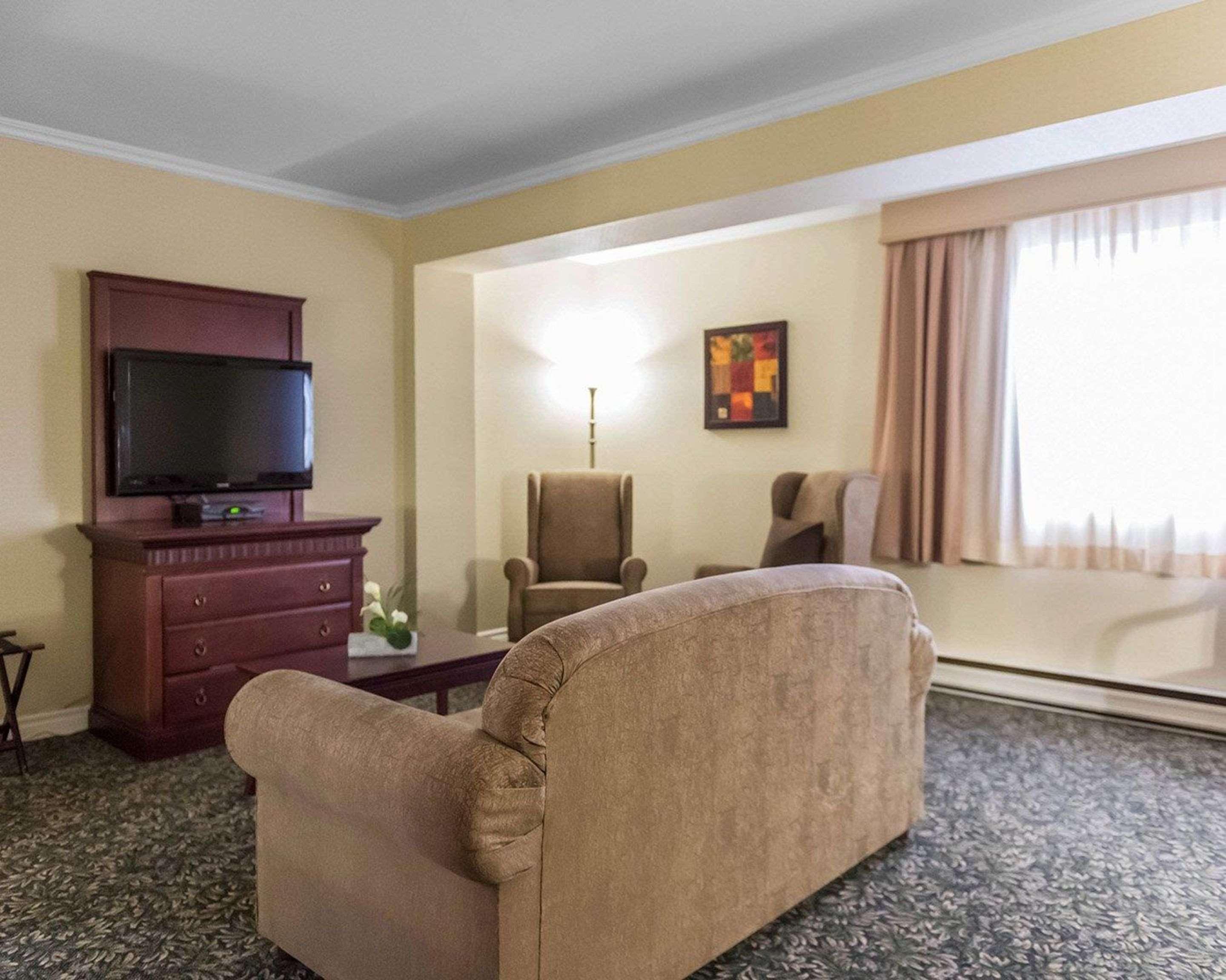Quality Inn Mont-Laurier Zewnętrze zdjęcie