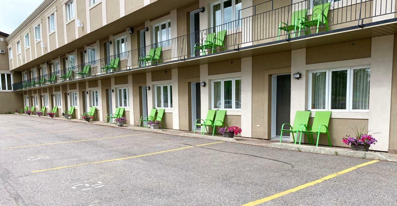 Quality Inn Mont-Laurier Zewnętrze zdjęcie